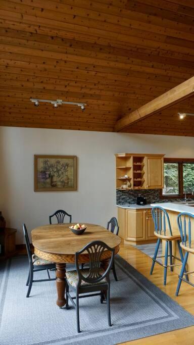Chalet Style Cottage Near Shawnigan Lake Buitenkant foto